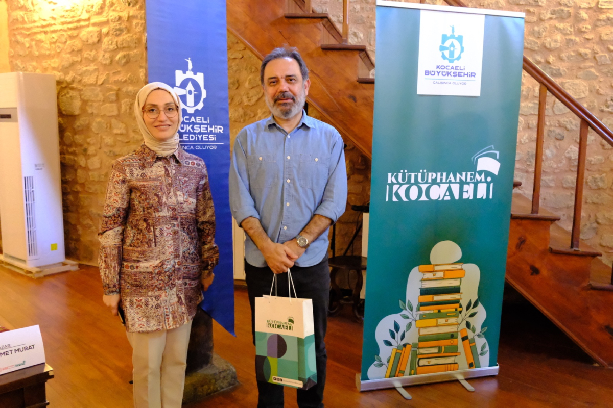 Bu proje hem okutuyor, hem gezdiriyor