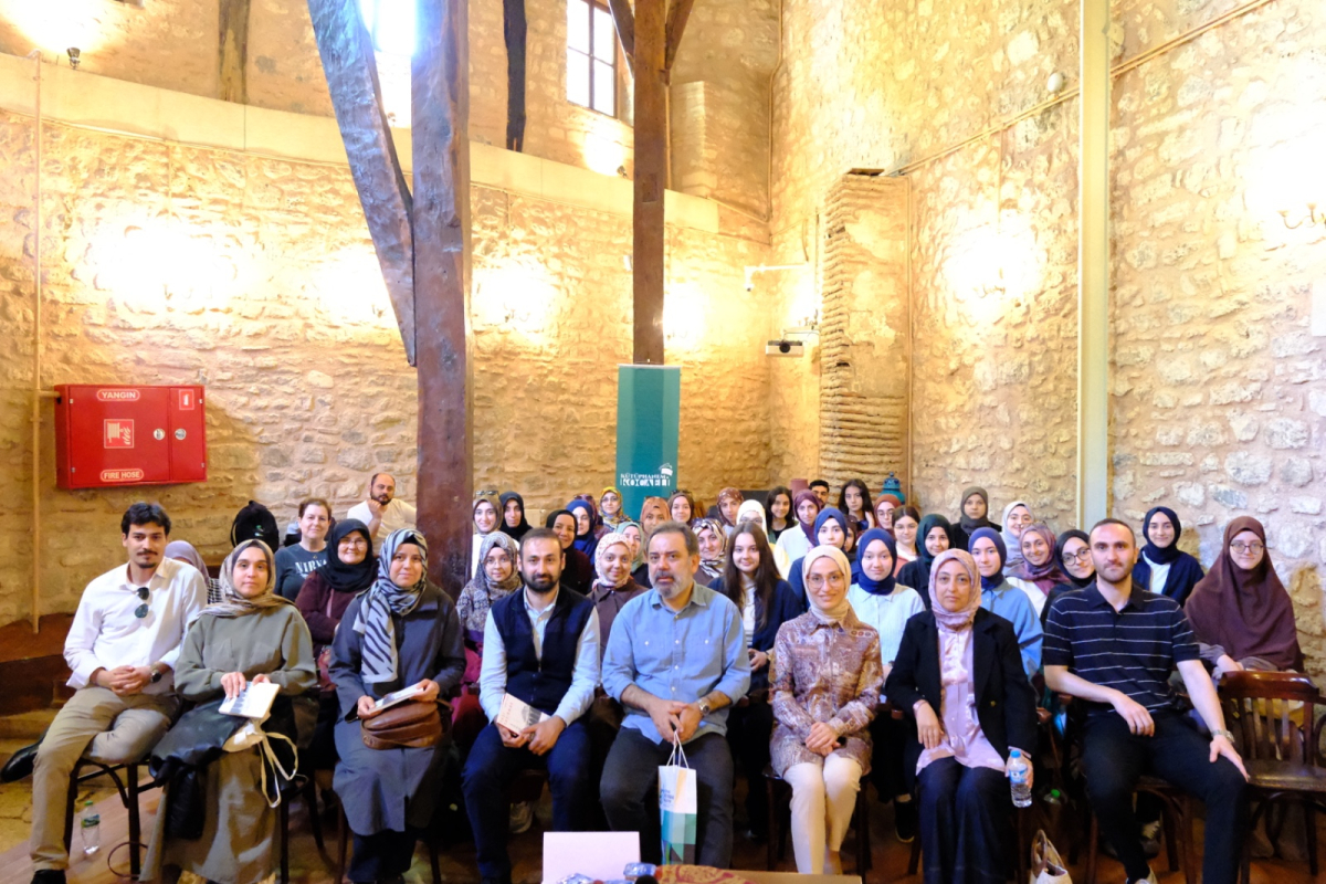 Bu proje hem okutuyor, hem gezdiriyor