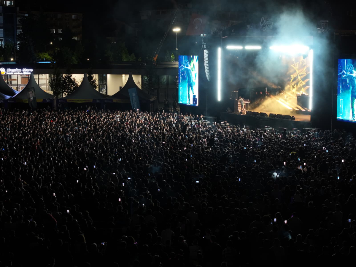 Ceza, EnFest sahnesinde hayranlarını coşturdu