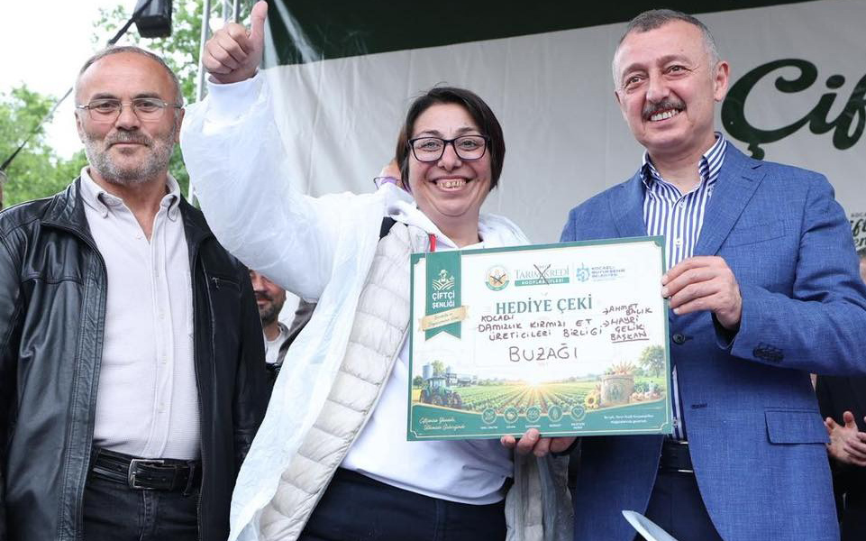 Büyükşehir’in Çiftçi Şenliği bereketiyle kutlandı