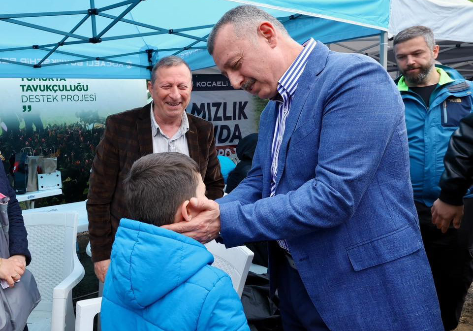 Büyükşehir’in Çiftçi Şenliği bereketiyle kutlandı