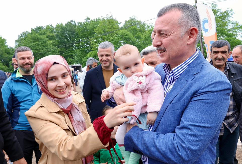 Büyükşehir’in Çiftçi Şenliği bereketiyle kutlandı
