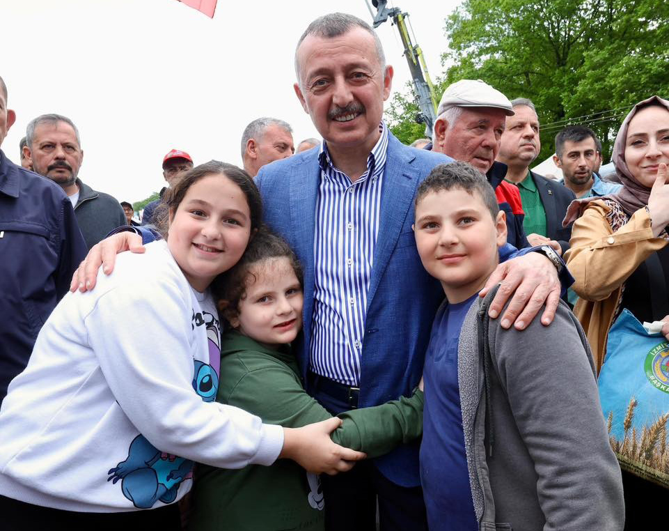 Büyükşehir’in Çiftçi Şenliği bereketiyle kutlandı