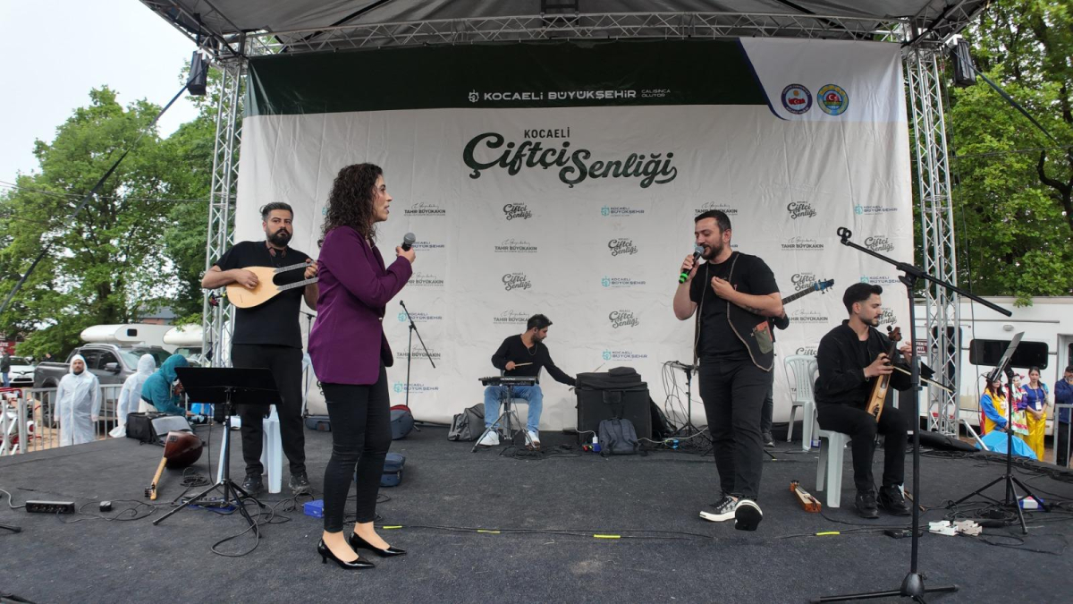 Büyükşehir’in Çiftçi Şenliği bereketiyle kutlandı