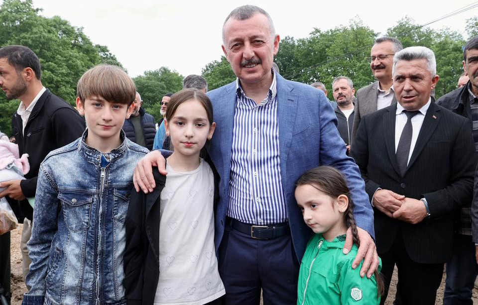 Büyükşehir’in Çiftçi Şenliği bereketiyle kutlandı