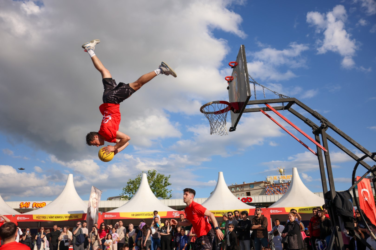 “Karizma Show” EnFest’te havalara uçtu