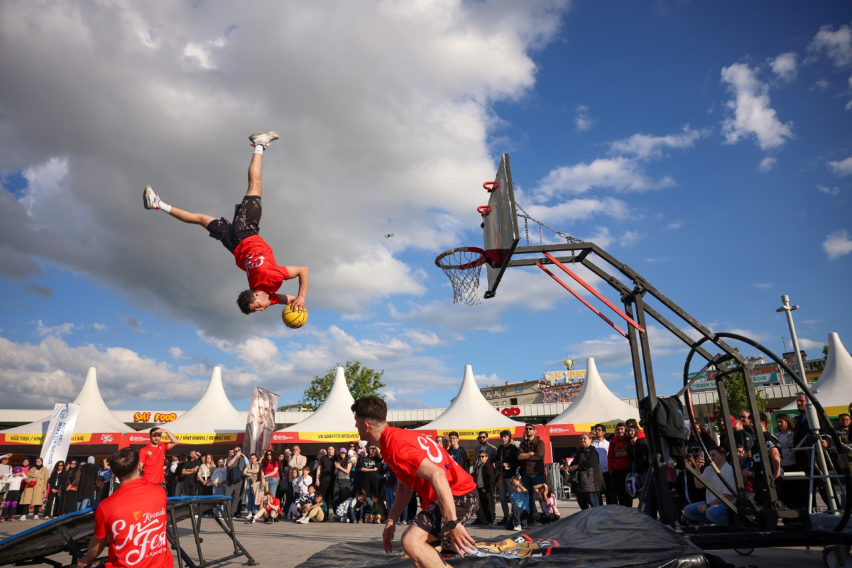 “Karizma Show” EnFest’te havalara uçtu