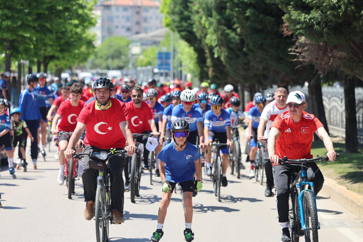 Büyükakın, 19 Mayıs coşkusunu  gençlerle birlikte yaşadı