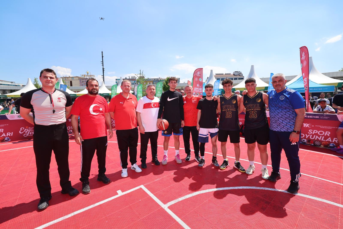 Büyükakın, 19 Mayıs coşkusunu  gençlerle birlikte yaşadı