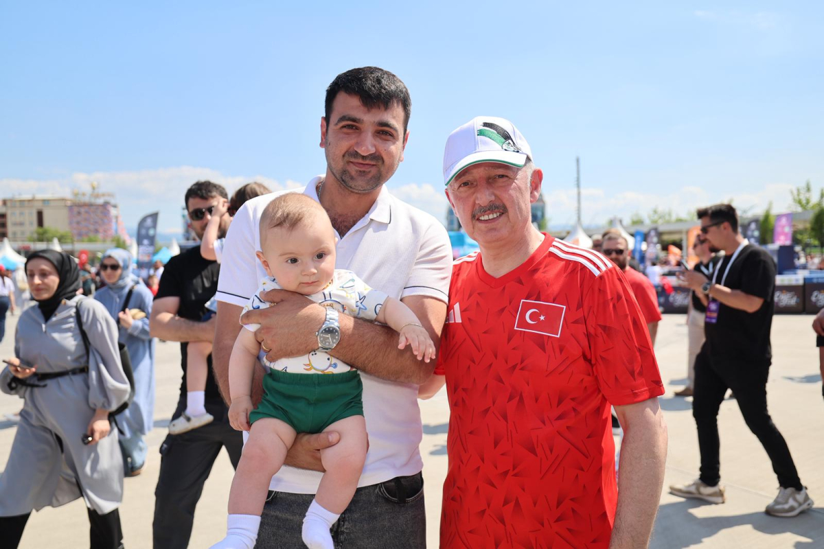 Büyükakın, 19 Mayıs coşkusunu  gençlerle birlikte yaşadı