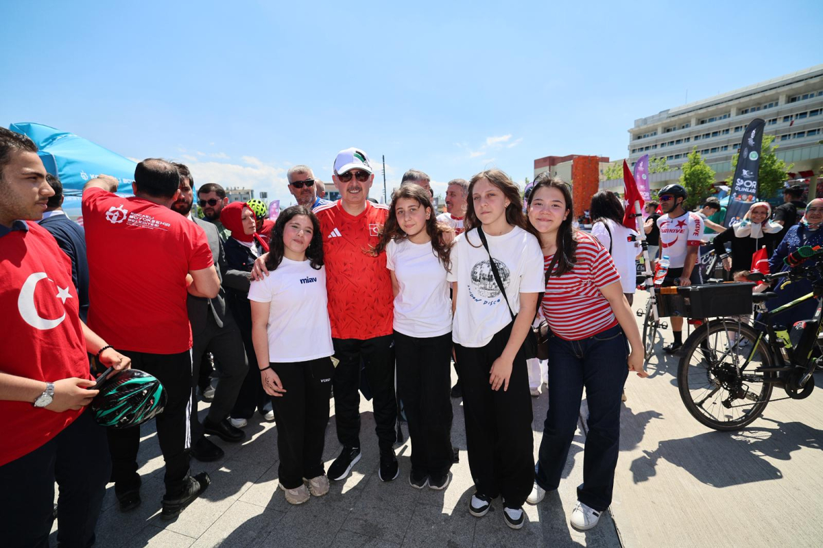 Büyükakın, 19 Mayıs coşkusunu  gençlerle birlikte yaşadı