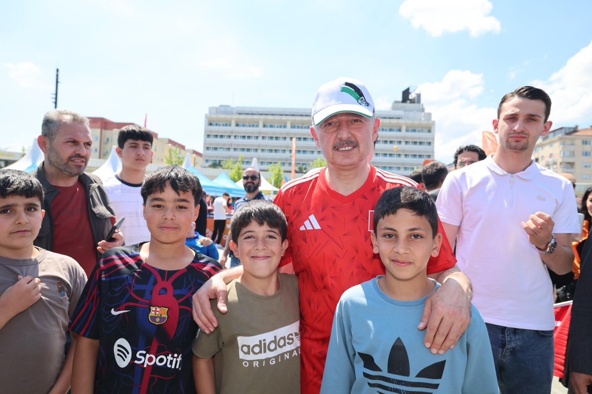 Büyükakın, 19 Mayıs coşkusunu  gençlerle birlikte yaşadı