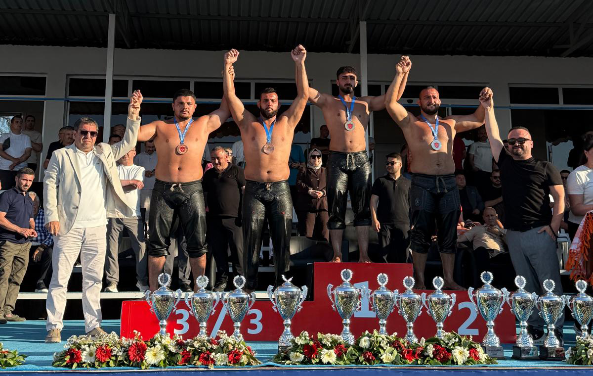 Kağıtspor, Bükreş’te minderi salladı