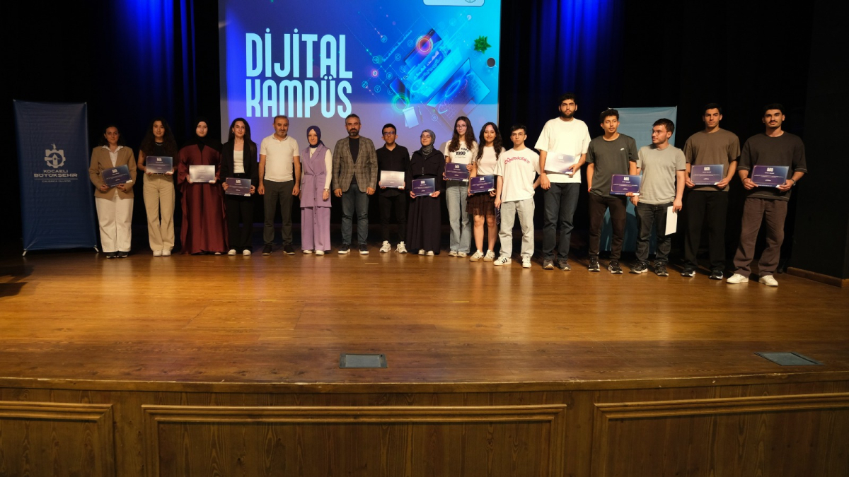 Dijital Kampüs’te yetişen 237 genç sertifikalarını aldı