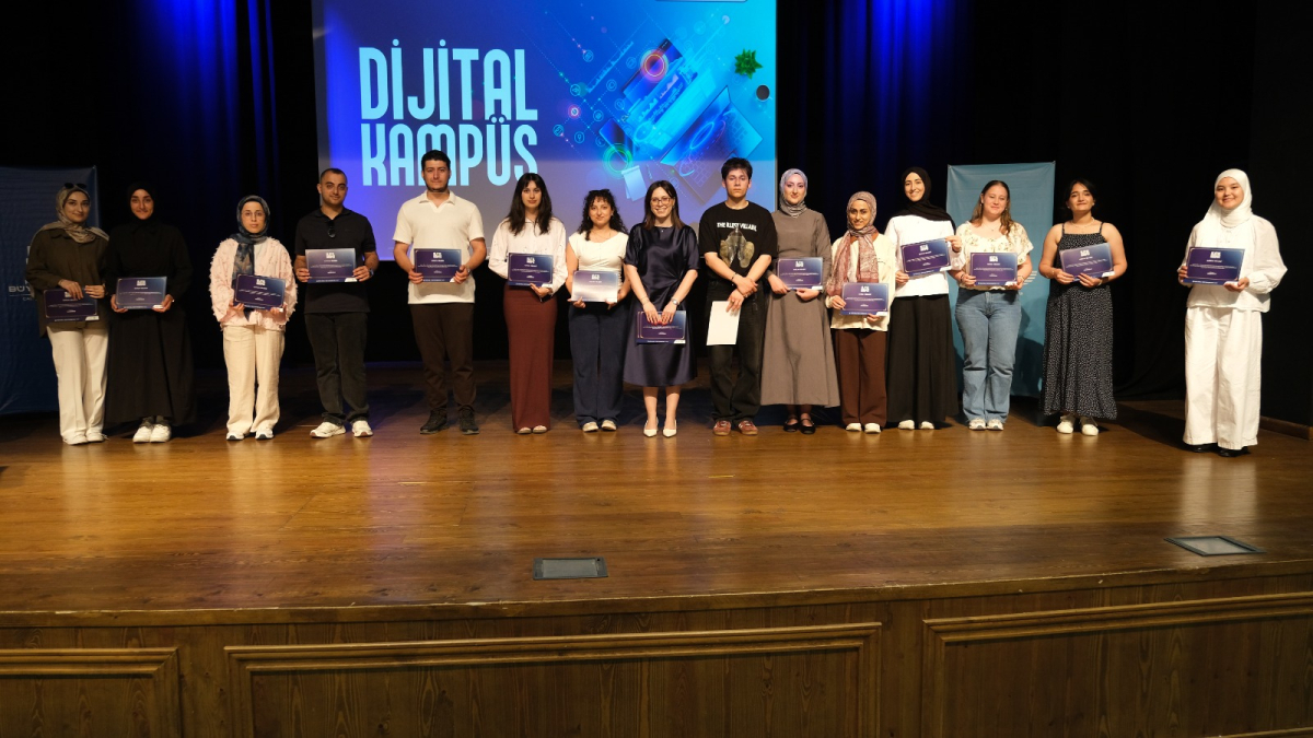 Dijital Kampüs’te yetişen 237 genç sertifikalarını aldı