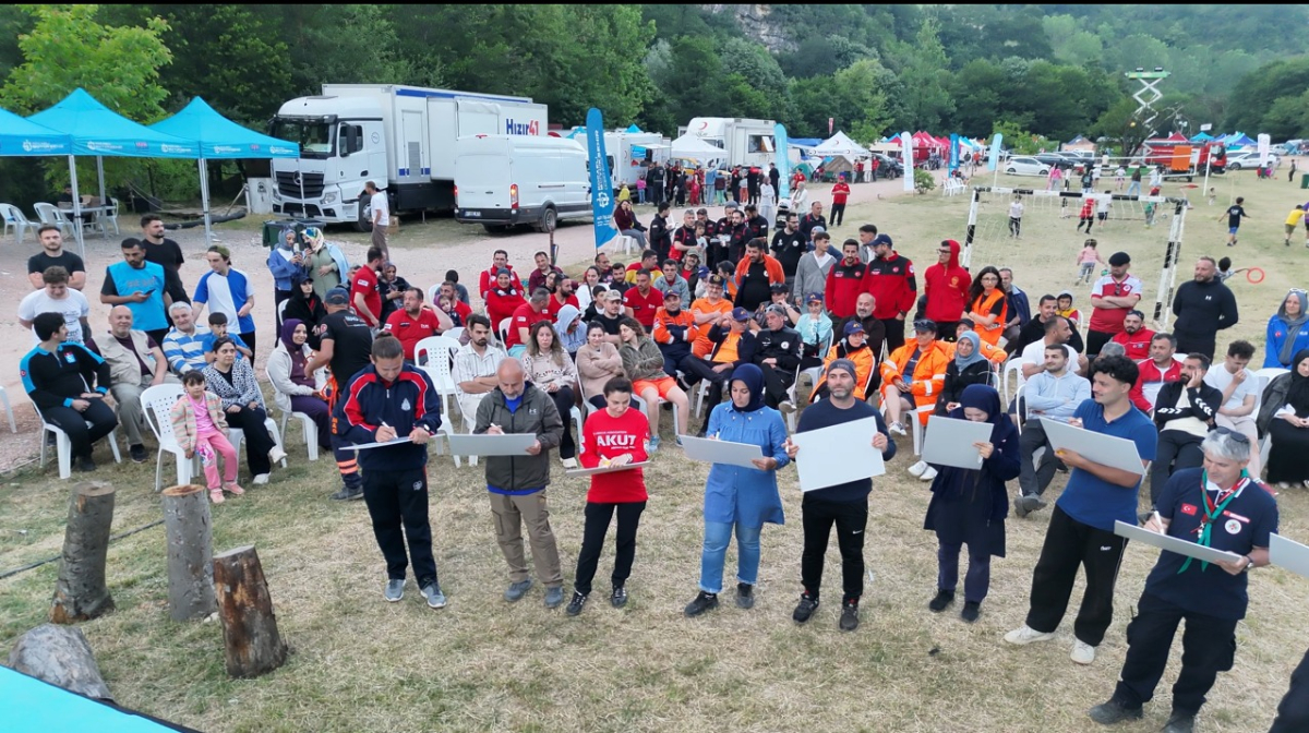 Afet kahramanları eğitim kampında buluştu