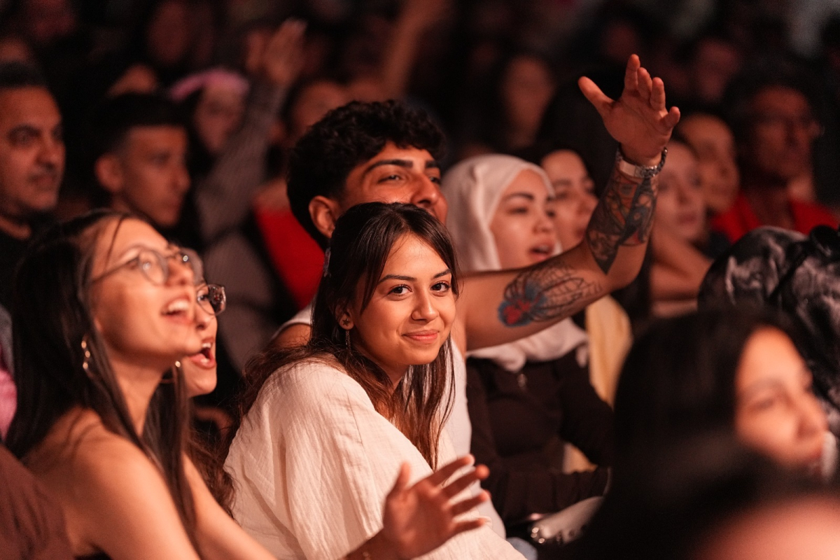 Gündüz uçurtma yaptılar akşam konserde buluştular