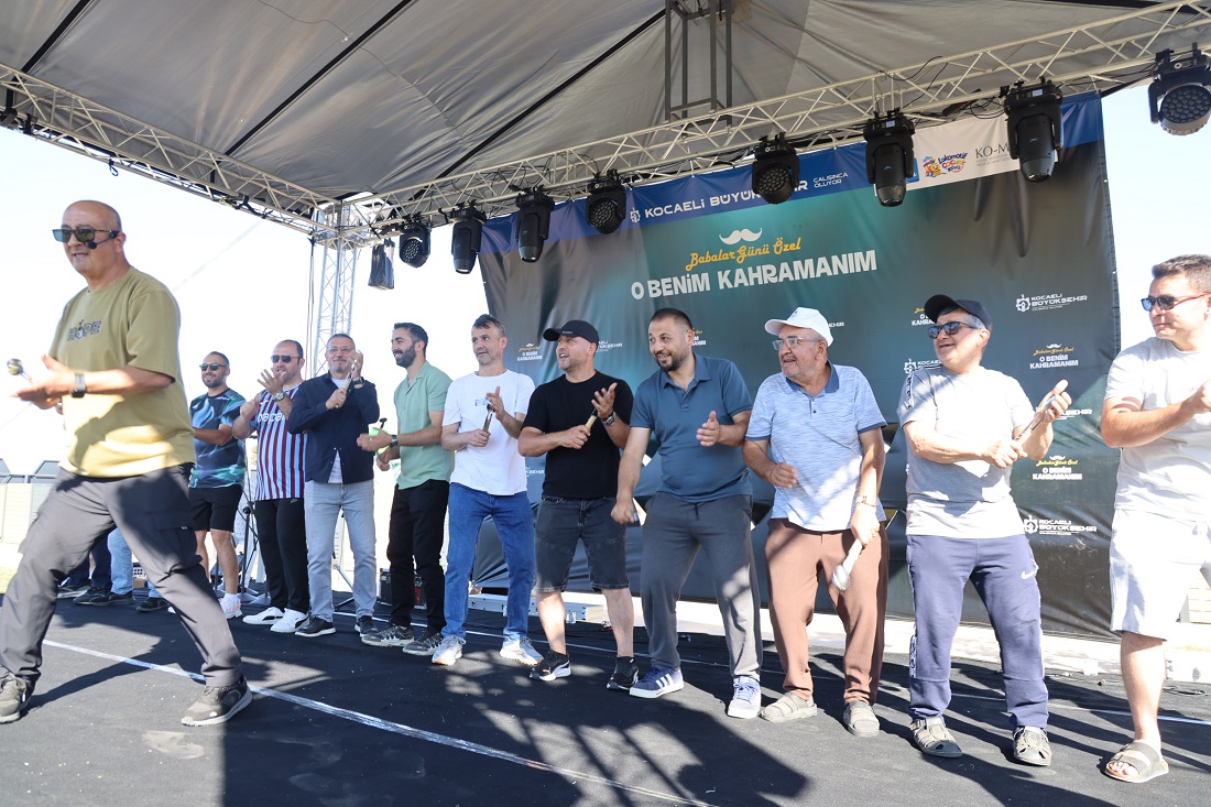 Gündüz uçurtma yaptılar akşam konserde buluştular