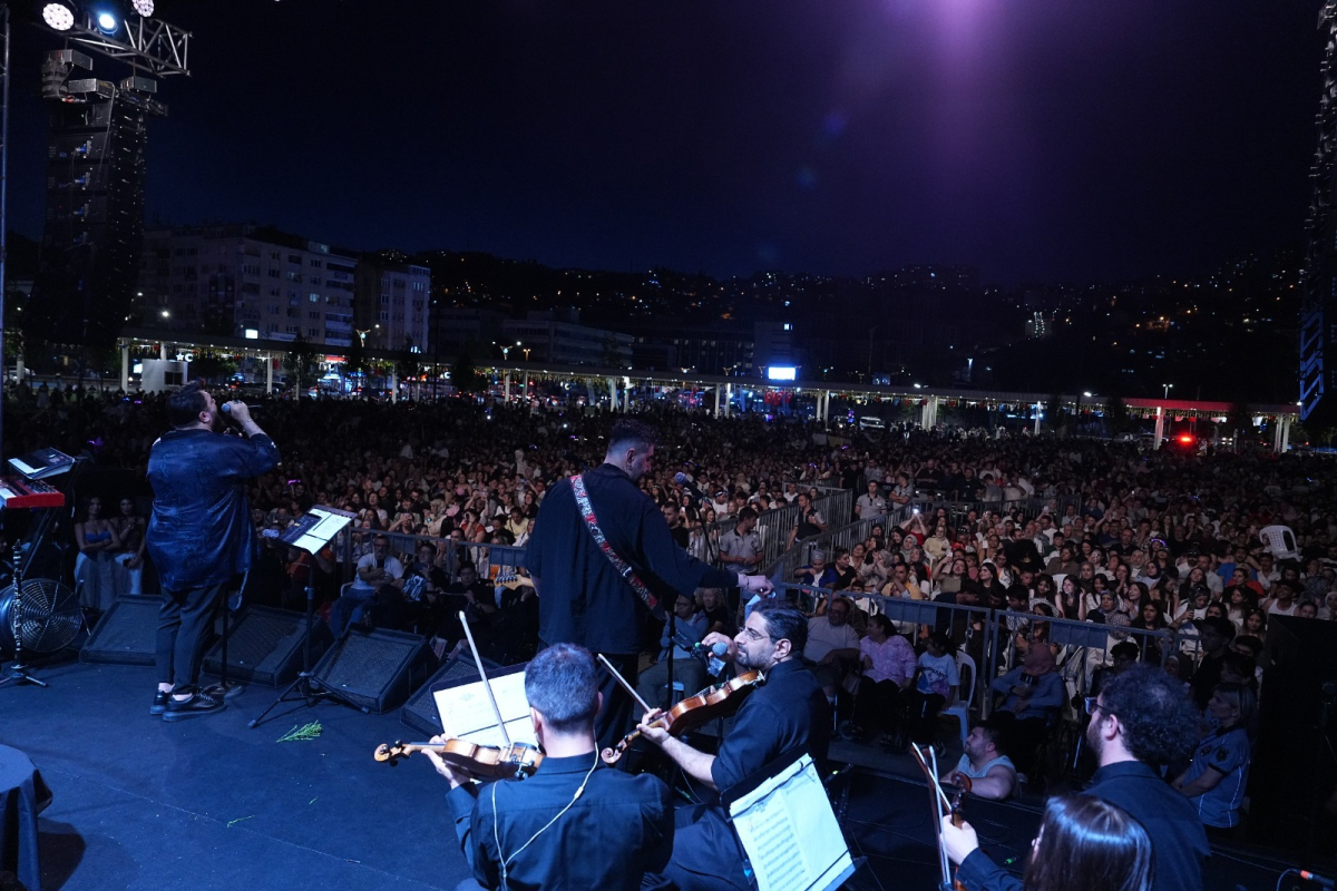 Gündüz uçurtma yaptılar akşam konserde buluştular