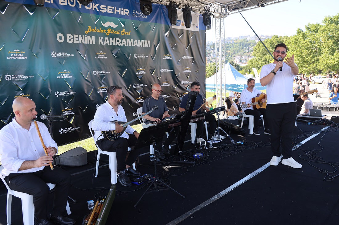 Gündüz uçurtma yaptılar akşam konserde buluştular