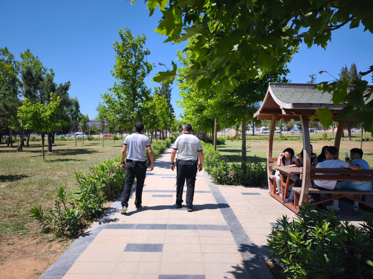 Kameralar ve ekipler iş başında, güvenlik zirvede