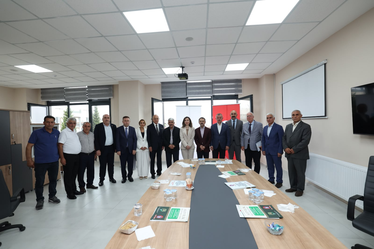 Büyükakın: “Birbirimize sıkı tutunduğumuzda güçlü oluruz”