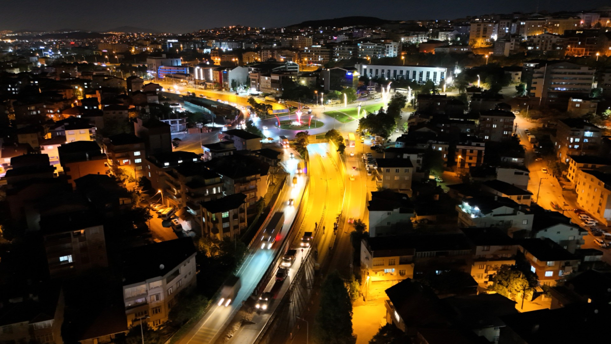Eskihisar Feribot Yolu Alt Geçidi’nde gece mesaisi