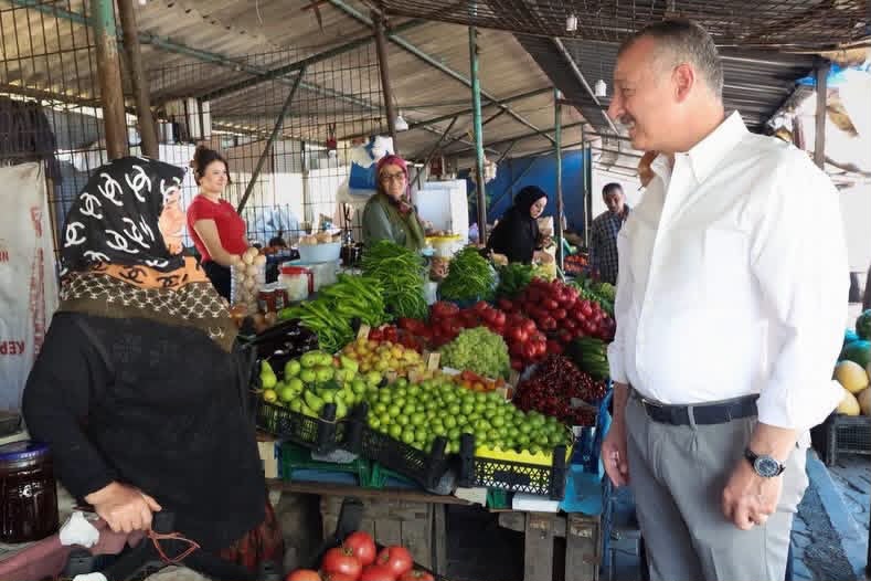 Sokakta, pazarda sıcak, samimi görüntüler