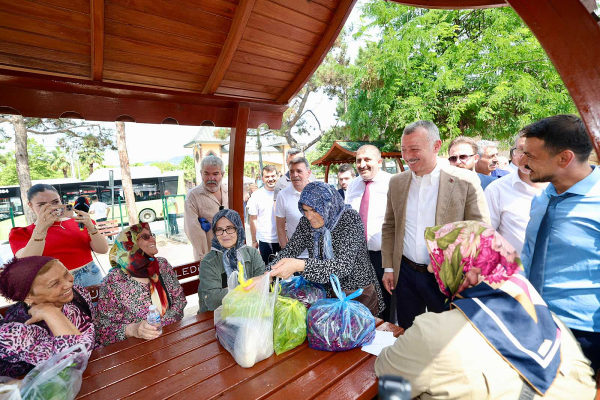 Aşure kazanı kardeşlik için kaynadı