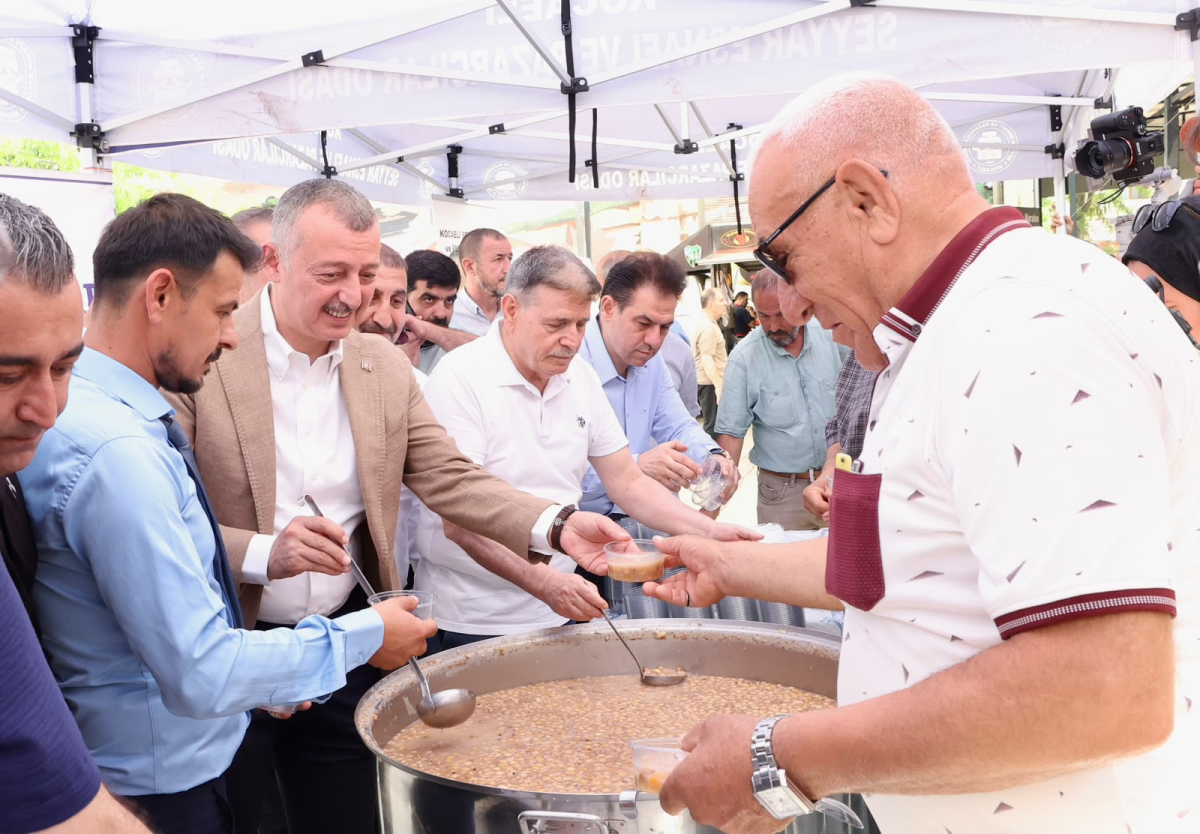 Aşure kazanı kardeşlik için kaynadı