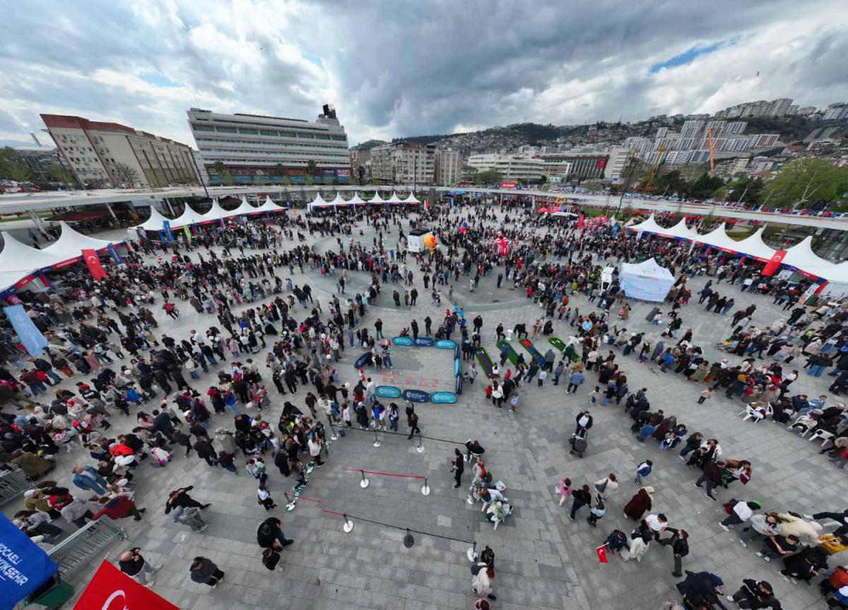 Meydanlar, “Mutlu Şehir Kocaeli’ye” hayat veriyor