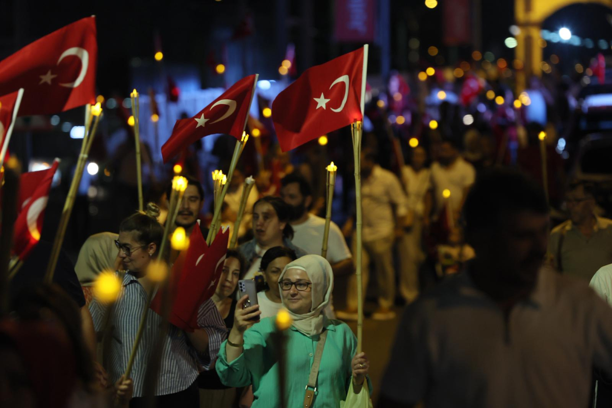 Zafer coşkusu meydanın dört bir yanını sardı