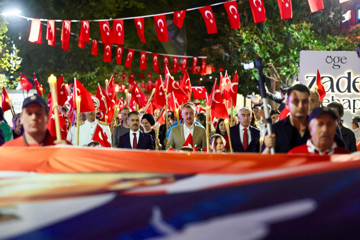 Zafer coşkusu meydanın dört bir yanını sardı