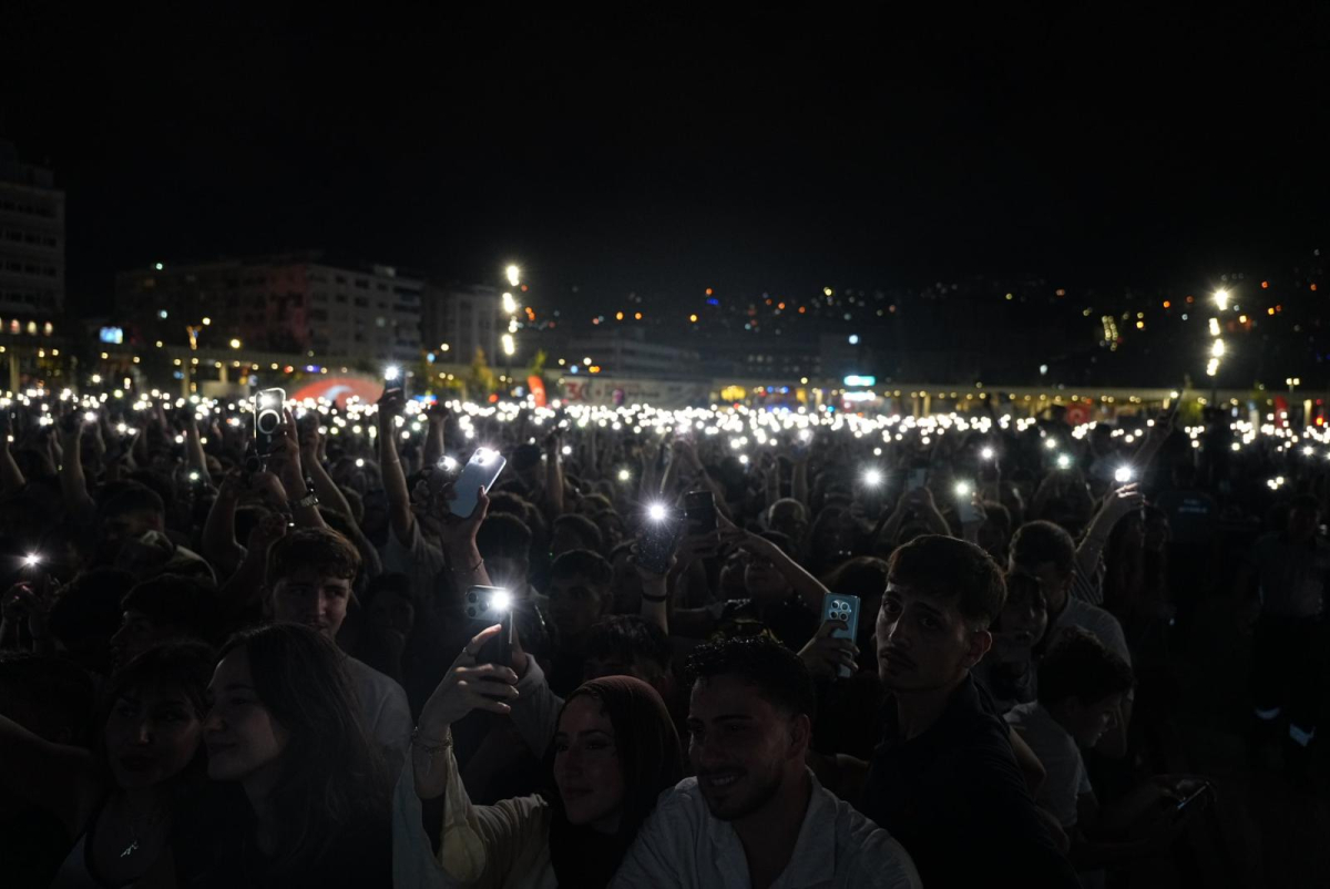 Zafer coşkusu meydanın dört bir yanını sardı
