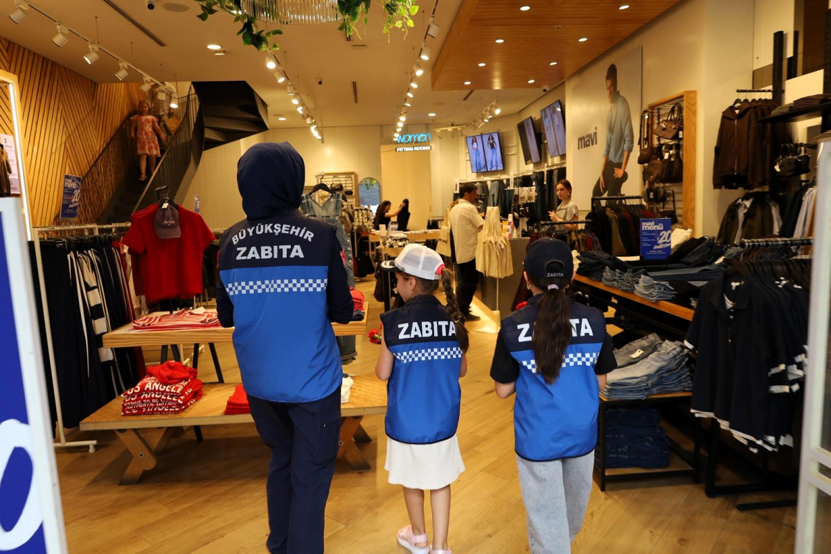 Zabıta Haftası’nda çiçekler Büyükşehir’den