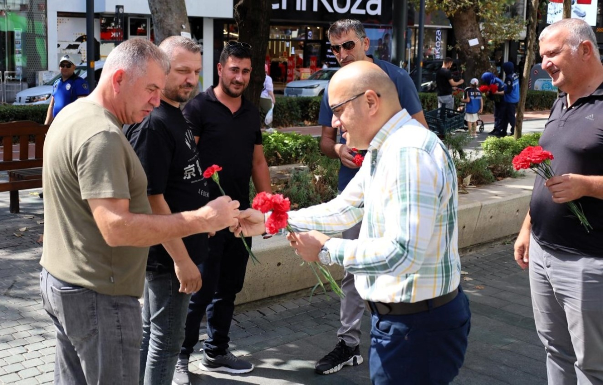 Zabıta Haftası’nda çiçekler Büyükşehir’den