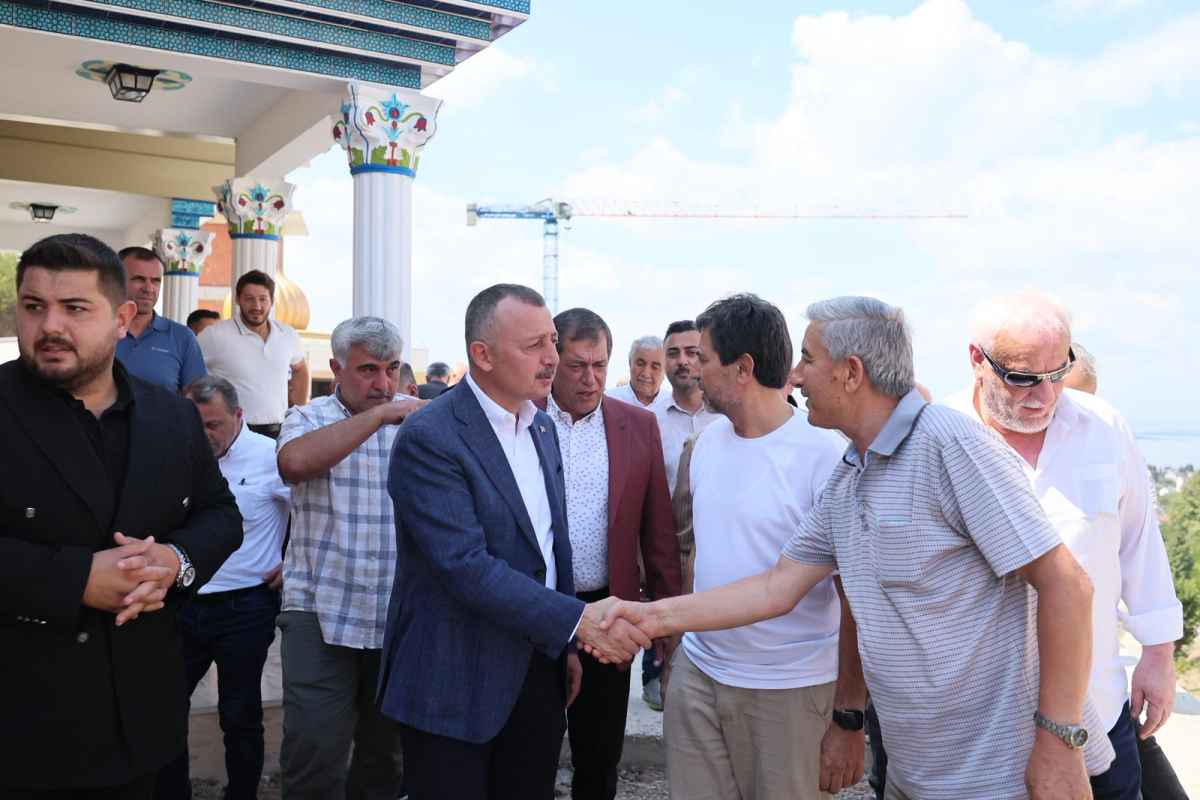Büyükakın, Karamürsel’de hem gönüllere dokundu, hem de çalışmaları inceledi