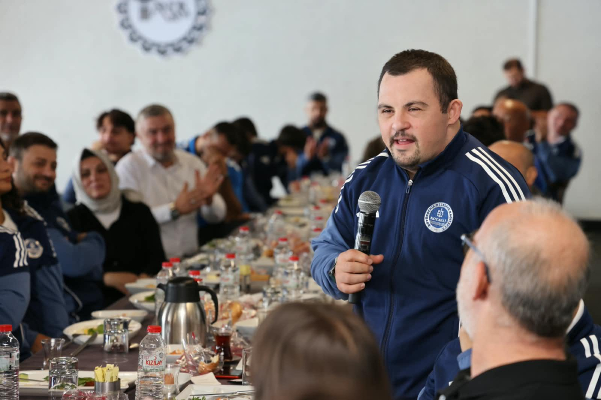 Başkan Büyükakın başarılı sporcularla buluştu