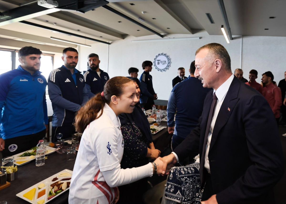 Başkan Büyükakın başarılı sporcularla buluştu