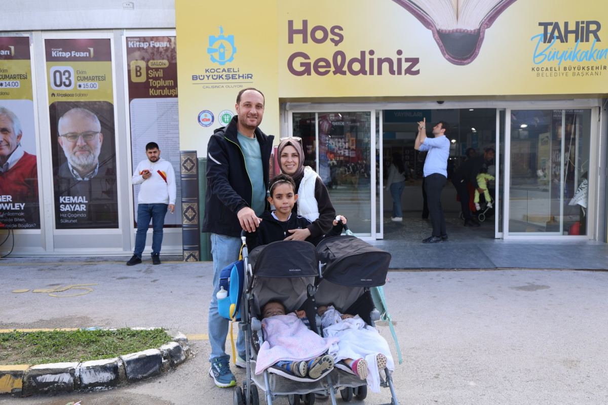 Minik eller bu fuarda ilk kitaplarını seçti