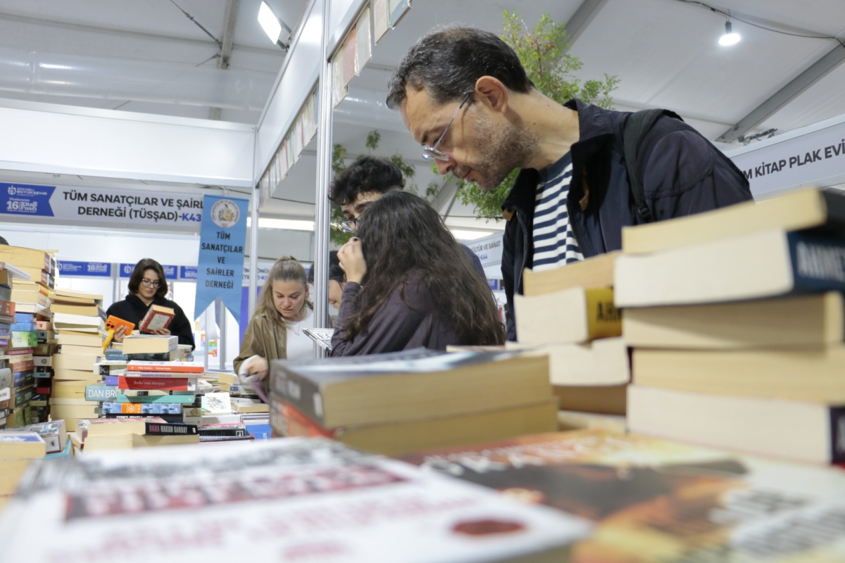 Kitapseverler sahaflarda geçmişin izini sürüyor