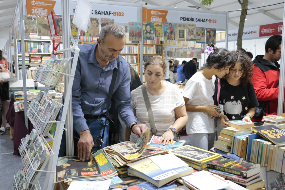 Kitapseverler sahaflarda geçmişin izini sürüyor