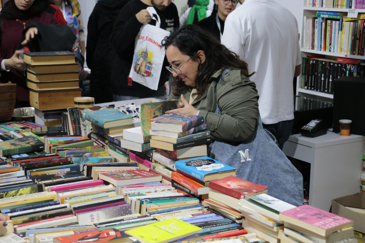 Kitapseverler sahaflarda geçmişin izini sürüyor
