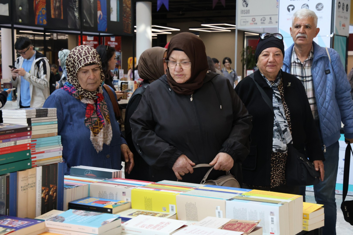 Saygınlar kitap şöleninde buluştu
