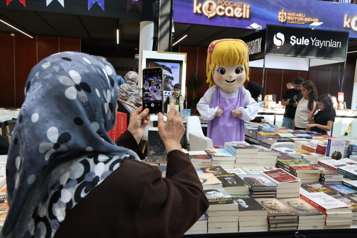 Saygınlar kitap şöleninde buluştu