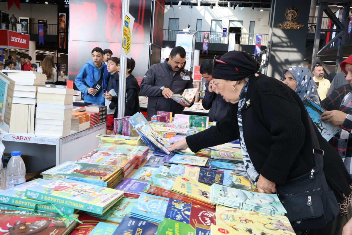 Saygınlar kitap şöleninde buluştu