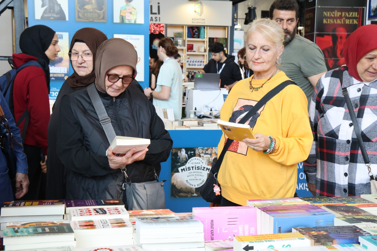 Saygınlar kitap şöleninde buluştu