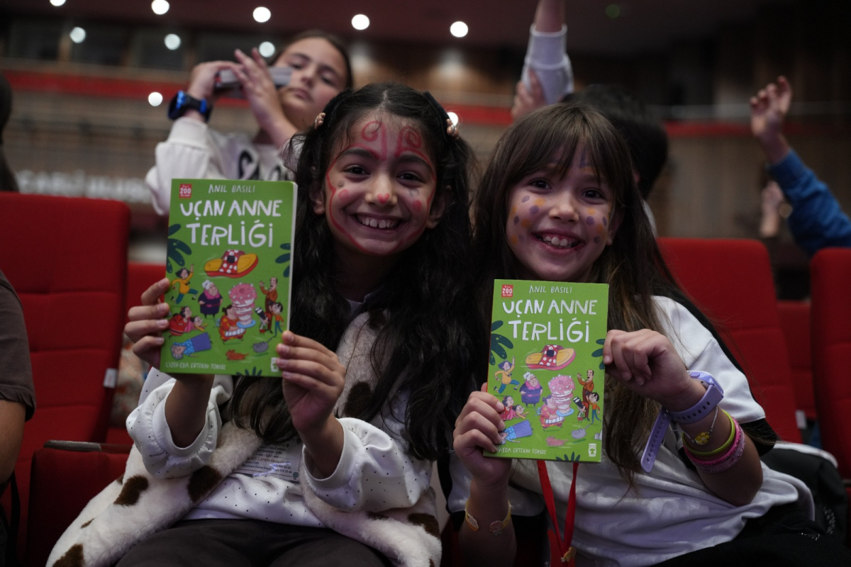 “Yazarlığa giden yol kitap okumaktan geçiyor”