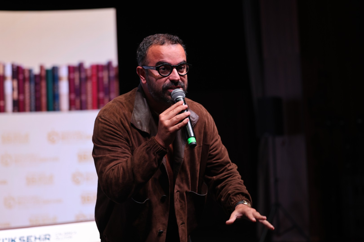 “Yazarlığa giden yol kitap okumaktan geçiyor”