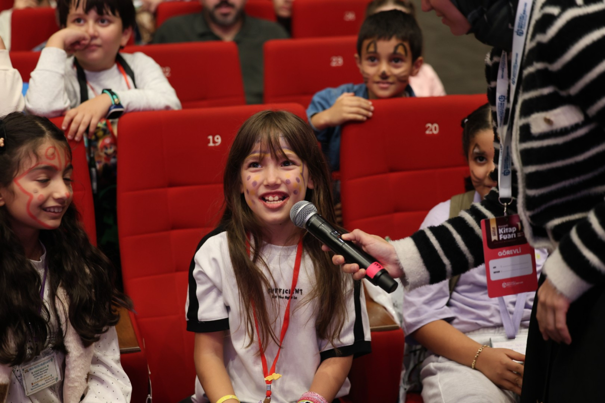 “Yazarlığa giden yol kitap okumaktan geçiyor”